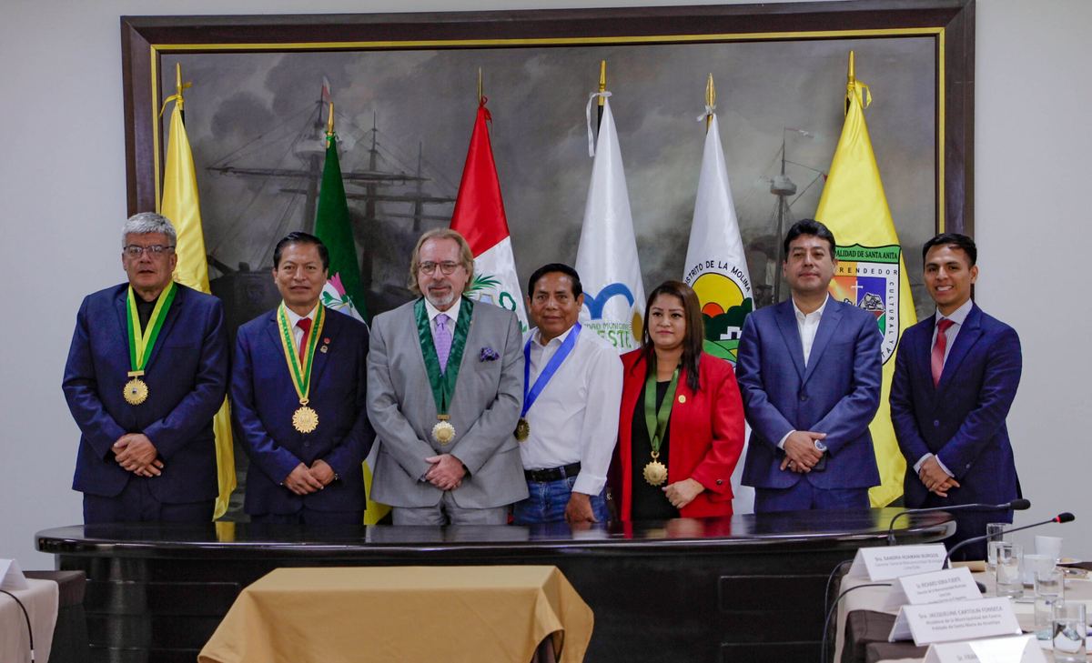 Fotografía publicada por la Municipalidad de La Molina con el comunicado "Diego Uceda juramentó como presidente de la Mancomunidad Municipal Lima Este per"