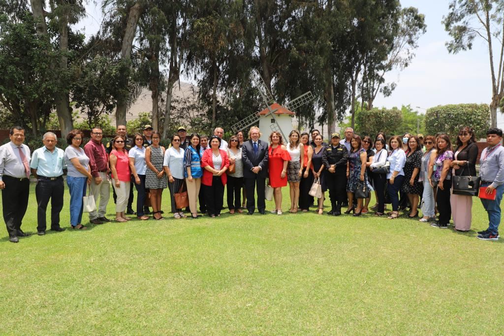 Fotografía publicada por la Municipalidad de La Molina con el comunicado "Alcalde de La Molina se reunió con directores de colegios públicos del distrito"