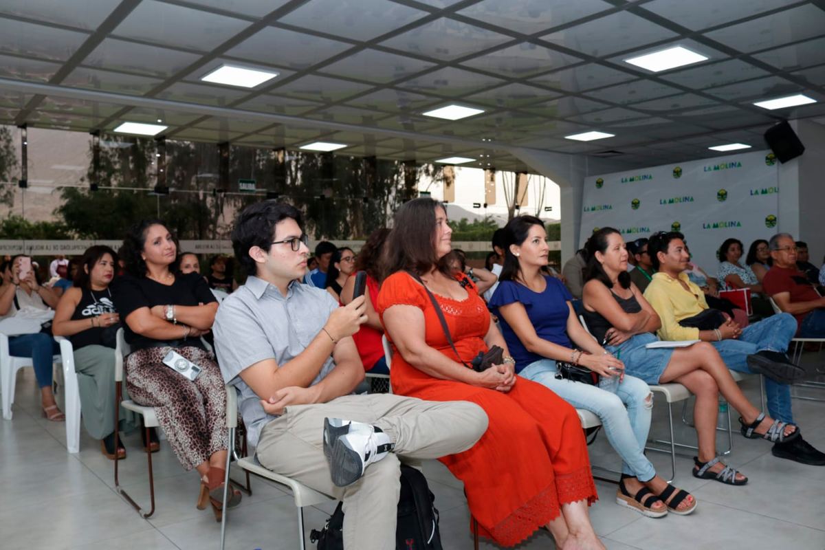 Fotografía publicada por la Municipalidad de La Molina con el comunicado "La Municipalidad de La Molina beneficia a más de 380 emprendedores y comerciante"
