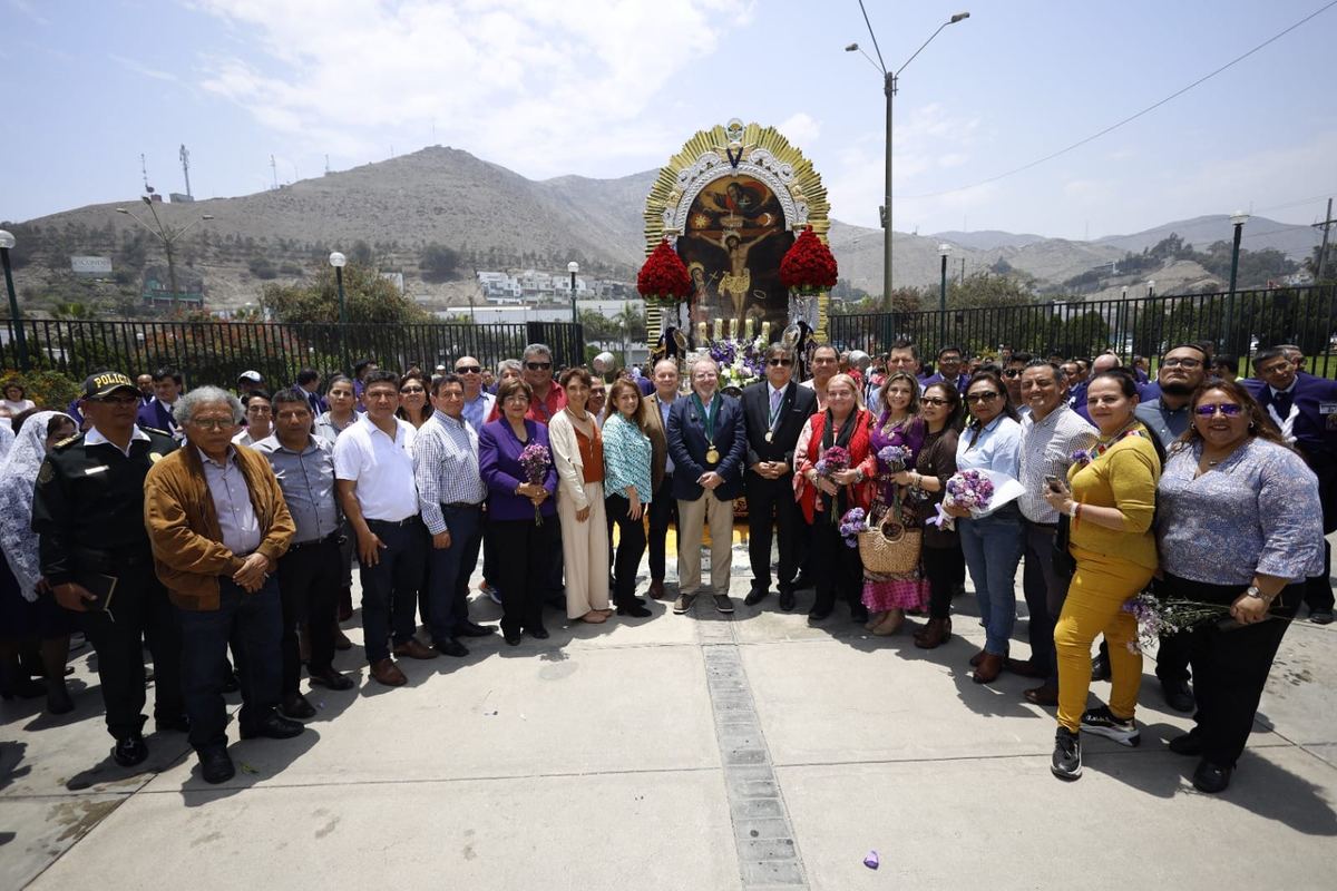 Fotografía publicada por la Municipalidad de La Molina con el comunicado "La Molina rinde sentido tributo al Señor de los Milagros"