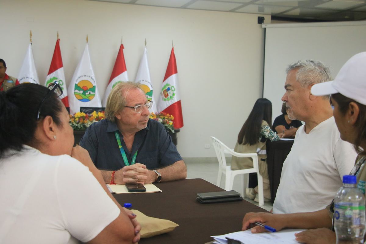 Fotografía publicada por la Municipalidad de La Molina con el comunicado "ALCALDE UCEDA PARTICIPÓ EN AUDIENCIA VECINAL"