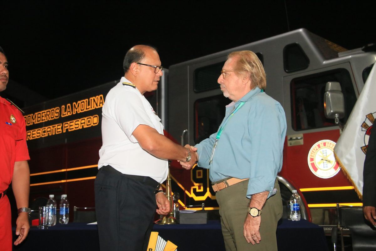 Fotografía publicada por la Municipalidad de La Molina con el comunicado "BOMBEROS DE LA MOLINA 96 SE BENEFICIARÁN CON ADQUISICIÓN DE UNIDAD MULTIPROPÓSIT"