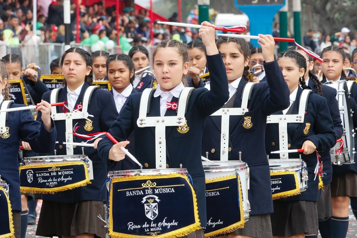 Fotografía publicada por la Municipalidad de La Molina con el comunicado "17 COLEGIOS MARCHARON EN DESFILE PATRIO “LA MOLINA ES PERUANIDAD 2024”"