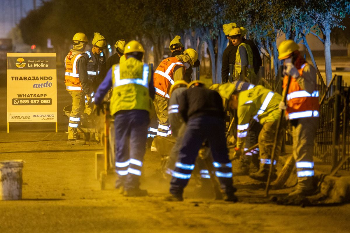 Fotografía publicada por la Municipalidad de La Molina con el comunicado "INICIA EL MEJORAMIENTO DE VÍAS EN UN TRABAJO CONJUNTO CON LA MML"