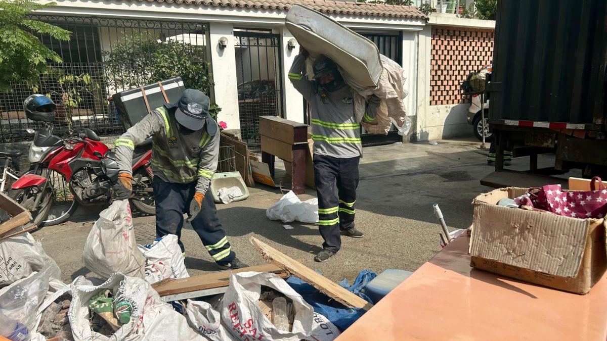 Fotografía publicada por la Municipalidad de La Molina con el comunicado "LA MOLINA RECOLECTA ENSERES EN DESUSO CON LA CAMPAÑA ‘LIMPIA TU TECHO’"