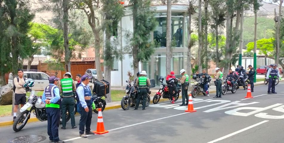 Fotografía publicada por la Municipalidad de La Molina con el comunicado "MUNICIPALIDAD DE LA MOLINA SUPERA LOS 1700 OPERATIVOS DE FISCALIZACIÓN DE TRANSP"