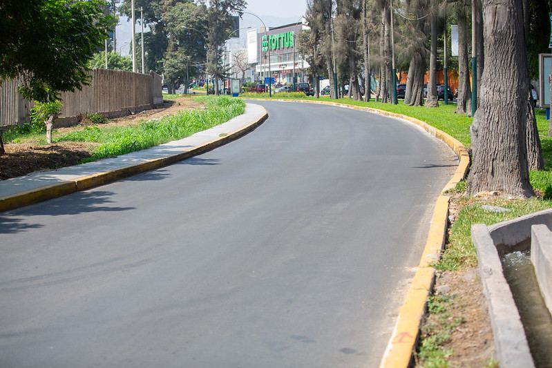 Fotografía publicada por la Municipalidad de La Molina con el comunicado "AVENIDA 7 LUCE TOTALMENTE RENOVADA"