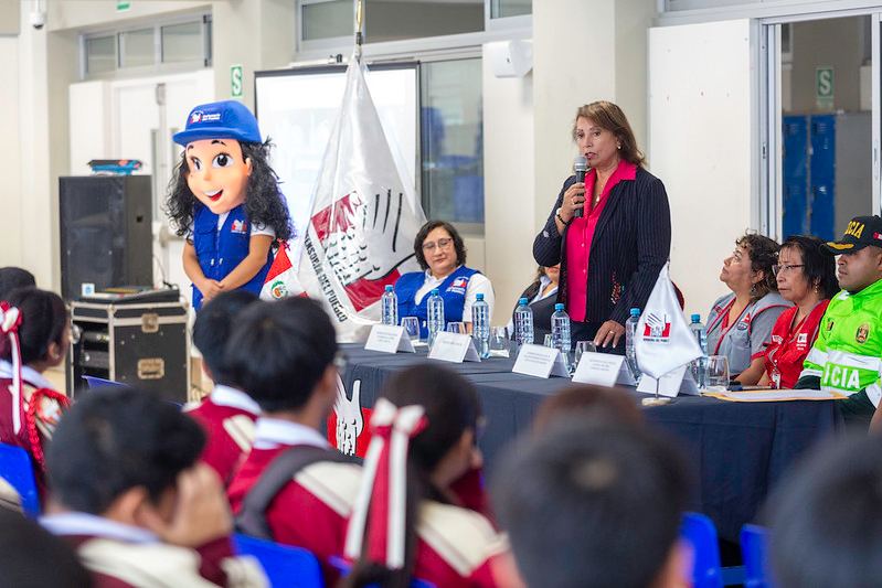 Fotografía publicada por la Municipalidad de La Molina con el comunicado "DEFENSOR DIGITAL ESCOLAR"