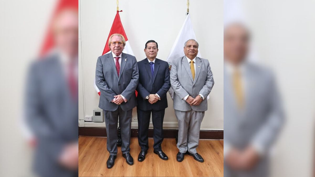 Fotografía publicada por la Municipalidad de La Molina con el comunicado "ALCALDE DE LA MOLINA SE REÚNE CON PREMIER Y MINISTRO DE TRANSPORTES Y COMUNICACI"