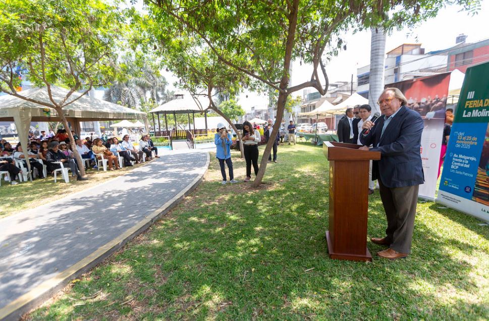 Fotografía publicada por la Municipalidad de La Molina con el comunicado "LA MOLINA INAUGURÓ TERCERA FERIA DEL LIBRO"