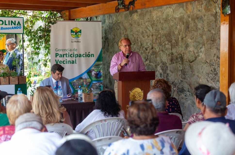 Fotografía publicada por la Municipalidad de La Molina con el comunicado "“Tu Alcalde Te Escucha” se realizó esta vez en Los Huertos de La Molina"