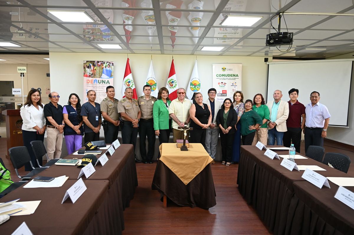 Fotografía publicada por la Municipalidad de La Molina con el comunicado "JURAMENTAN NUEVOS INTEGRANTES DEL COMUDENA"