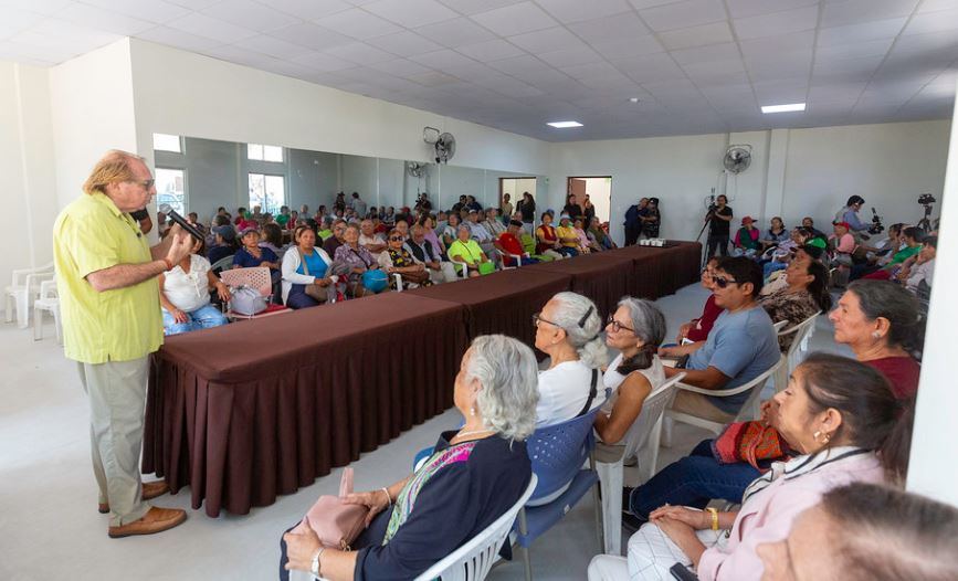 Fotografía publicada por la Municipalidad de La Molina con el comunicado "VECINOS DE DIFERENTES ZONAS DE LA MOLINA DIALOGARON EN DIRECTO CON ALCALDE"