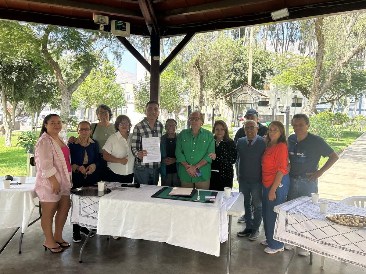 Fotografía publicada por la Municipalidad de La Molina con el comunicado "Alcalde Diego Uceda visita a vecinos del Amistad Juan Pablo II"
