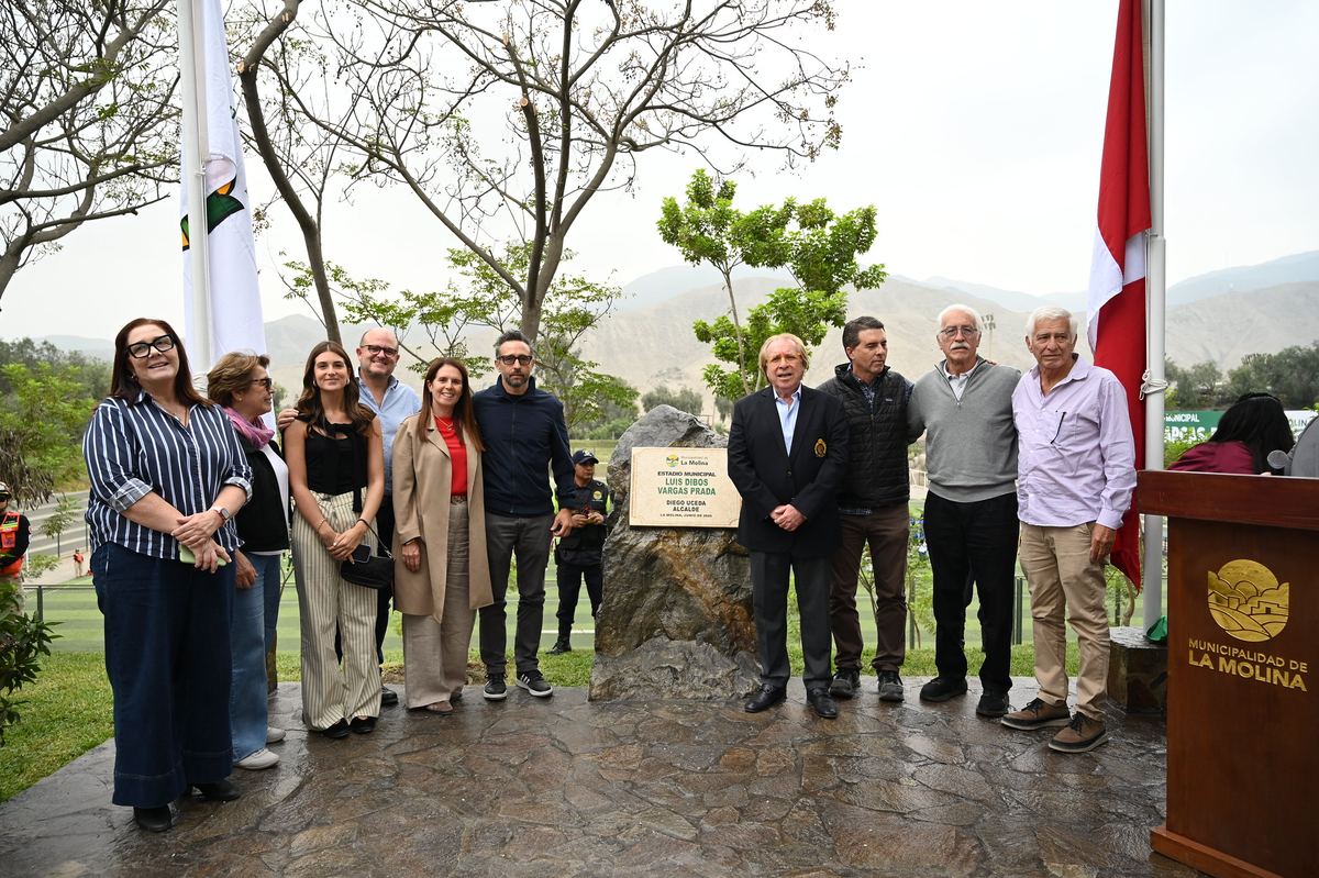 Fotografía publicada por la Municipalidad de La Molina con el comunicado "ESTADIO MUNICIPAL LLEVARÁ EL NOMBRE DEL EXALCALDE LUIS DIBÓS VARGAS-PRADA"